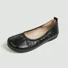 Zapatos de mujer planos y de suela blanda, de estilo europeo y americano, para venta al por mayor, nuevos y populares para otoño 2026, bailarinas de punta redonda poco profundas