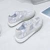 Sapatos brancos de cano baixo para mulheres 2024 verão novos tênis casuais de sola grossa com grande quantidade e preço favorável