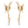 Brincos de borboleta de metal oco de joias transfronteiriças europeias e americanas, brincos de luxo leves com design de nicho feminino