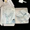 Pijama unisex casual para casa, nuevo, con estampado de rayas verticales azul y blanco, cuello camisero, cárdigan de manga corta y shorts.