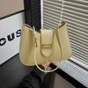 Nova bolsa de bolinho de design sofisticado de nicho para outono e inverno, bolsa de ombro para deslocamento, bolsa de axila, pequena bolsa estilo Chanel, bolsa feminina baguette