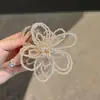Pinza de Garra de Flor Exquisita con Perlas Estilo Coreano para Mujeres Parte Trasera de la Cabeza Recogido Parcial Pinza de Tiburón Pasador Accesorio de Cabello Versátil Diario