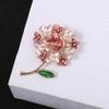 Nueva versión coreana de exquisito broche de flor con gotas de aceite de diamantes de imitación, temperamento Joker, accesorios de ropa de alta gama, venta al por mayor