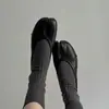 Zapatos de mujer de piel de oveja súper suaves plisados rojo brillante 2026 nuevo estilo zapatos planos de ballet zapatos de pezuña de cerdo con punta dividida zapatos retro de un solo color