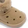 Nuevas botas cortas de invierno para niñas con forro polar, botas de nieve gruesas y cálidas para niños, zapatos de algodón cálidos de lunares para niñas, zapatos para bebés