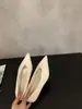 Primeiro Encontro Jifa Retro Francês Bico Fino Salto Baixo Baixo Corte Sapatos de Uma Peça Feminino 2026 Novo Estilo Slip-on Para Ir ao Trabalho Simples Versátil