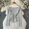 Camiseta Coreana de Rayas Grises de un Hombro para Mujer 2024 Diseño de Principios de Otoño Off-Shoulder Chic Dulce Sexy Top Corto
