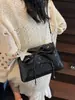 Bolsa Coreana de Nicho com Laço para Mulheres 2025 Nova Tendência Versátil Estilosa Pequena Quadrada Bolsa Textura da Moda Bolsa Transversal