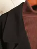 Casaco de lã dupla face feminino, longo, comprimento até o joelho, corte solto, com amarração na cintura, estilo casual, jovial, e exala um senso de sofisticação