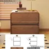 Mesita de noche de madera maciza para uso doméstico, nuevo modelo 2026, tamaño pequeño, color crema vintage, diseño minimalista moderno, gabinete de almacenamiento de mesita de noche