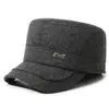Nuevo gorro plano de hombre para otoño e invierno, forrado de forro polar para exteriores, engrosado y cálido, con protección para las orejas, a prueba de viento y resistente al frío, adecuado para hombres de mediana edad y mayores