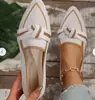 Sapatos casuais femininos respiráveis de malha fly de tamanho grande para comércio exterior transfronteiriço, sem cadarço, com laço, corte baixo, sapatos de trabalho lazy