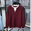 Producto destacado: Nuevo suéter de punto para hombre para otoño e invierno con cuello en V, diseño de dos piezas falso, camiseta interior de manga larga para hombre para invierno, versátil y elegante
