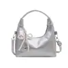 Bolso de axila moderno y artístico de estilo coreano con forma de media luna, con colgante de lazo en forma de corazón de perla, correa de hombro ajustable, bolso de hombro único para mujer