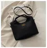 Bolso de Mano Vintage de Alta Gama de Gran Capacidad para Mujer 2026 Nuevo Modelo Patrón de Diamantes Bordado Esmerilado Bolso de Hombro Cruzado Transfronterizo