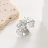 Anillo de titanio y acero europeo y americano transfronterizo para mujer flor acero inoxidable anillo abierto para dedo temperamento nicho simple pequeña margarita flor de cerezo