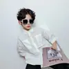 Gafas de sol de moda para niños en stock, Gafas de sol cuadradas de resina con estampado de letras geniales para niños, Gafas de sol cuadradas personalizadas