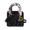 2026 Nova Moda Nicho Versátil Lenço de Seda Bolsa de Mão Bolsa Feminina Bolsa Lady Dior Resistente Bolsa de Ombro Cruzada Comércio Exterior