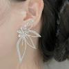 Aguja de plata S925 Corea del Sur Moda europea y americana Flor de diamantes completa Personalidad de moda Personalidad exagerada Temperamento Diseño avanzado oreja