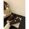 Sandálias Birkenstock femininas com plataforma para aumentar a altura, novo modelo da temporada de inverno 2025, quentes e felpudas, sandálias Birkenstock fofas e originais