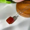 2023 Nuevo Collar de Piedra Natural Cuadrada Pequeña Colgante de Cristal sin Forma Ágata Femenino Explosiones de Siete Colores