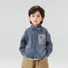Outono 2026 Novo Estilo Versátil Bonito Camisa Jeans para Meninos Estilo Primavera e Outono Estilosa Camisa Personalizada para Crianças