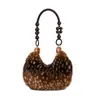 Bolso de felpa retro en forma de luna creciente, bolso de mano de moda para verano, bolso de hombro y axila único y de nicho para mujer