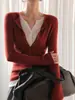 Qiaomi STUDIO Rojo Cuello en V Manga Larga Falso Dos Piezas Suéter de Punto para Mujer Otoño/Invierno 2026 Adelgazante Favorecedor Top