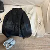 Estilo Old Money Colección Otoño: Chaqueta de Cuero PU con Cera de Aceite de Doble Bolsillo en el Pecho, Cuello de Solapa, Longitud Corta, Estilo Vintage Moderno Chic