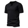 24 camiseta de verano de manga corta con cuello henley al por mayor para hombre verano americano color liso deportiva informal de media manga tendencia