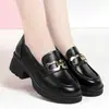 Mocasines 2026 Otoño/Invierno Nuevo Estilo Zapatos Pequeños de Cuero Estilo Británico Estilo Académico Casual Versátil Zapatos de un Solo Color Suela Gruesa Zapatos de Cuero Mujer