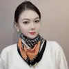 Bufanda Cuadrada Cálida Estilo Nuevo 2026 con Hebilla Magnética, Bufanda de Algodón de Seda de Gama Alta para Mujer, Bufanda de Seda Multifuncional de Doble Cara para Primavera y Otoño