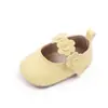 Zapatos pequeños de cuero PU para bebé niña primavera y otoño nuevos zapatos de bebé con florcitas cómodos suaves para niños pequeños una generación de BC2247