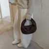 Bolso pequeño para mujer para el trabajo, nuevo modelo de verano 2026, bolso de diseño nicho, bolso tipo empanada de mano, artículo de regalo