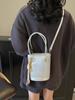 Bolso Cubo de Mano de Alta Gama Estilo Coreano Modelo Nuevo 2026 Bolso Cruzado de Hombro Simple Bolso Pequeño Casual Retro
