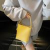 Bolso Pequeño Popular de Verano para Mujer 2025 Verano Nuevo de Alta Gama Versátil Bolso Cruzado Cadena de Mano Bolso Balde
