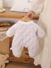 Mameluco Acolchado con Forro de Polar Estampado de Gatos Florales Morados de Invierno Ropa de Salida para Bebé Ropa de Algodón de Invierno para Niños Pequeños para Mantener el Calor