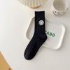 Suxinaimin calcetines de felpa blancos estilo ins de primavera y verano marea color sólido calcetines de algodón calcetines de media caña con cara sonriente bordada para mujer
