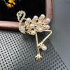 Broche Retro de Moda Sentido Avanzado Incrustado de Diamantes Corsage de Cristal Anti-deslizante Pin Hebilla Fija Accesorios para Ropa Hebilla de Aleación
