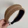 Faixa de Cabelo de Lã Trançada Color Sólida com Aba Larga para Outono e Inverno, Estilo Retrô Coreano e Japonês, Faixa de Cabelo Alta com Toque de Luxo, Acessório de Cabelo