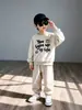 Conjunto de Moletom Outono para Meninos 2026 Novo Conjunto Esportivo Duas Peças Infantil Estilo Streetwear Cool Marca Tendência