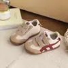 Zapatos retro versátiles Forrest Gump para niños, nuevo modelo primavera 2026, zapatillas casuales antideslizantes de suela blanda para niñas, zapatos deportivos para niñas