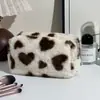 Bolsa de Maquillaje de Peluche Corazón Macaron Gran Capacidad Bolsa de Lavado de Viaje Organizador Cosmético Portátil de Franela Suave Personalizable