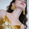Pendientes Redondos Huecos de Flor Estilo Europeo y Americano de Gama Alta para Mujer, Nuevos Pendientes Personalizados de Nicho de Gama Alta