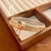 Pulseira de Prata Pura 999.9 Fusheng com Padrão de Grama Tang e Borboleta para Mulheres com Esmalte Dourado Sólido Aberta Estilo Chinês Pulseira de Prata Pura