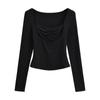 Camiseta feminina falsa de duas peças com sensação de design puro 2023 outono e inverno sexy com decote em U de camada dupla slim-fit desgaste interno emagrecimento assentamento top
