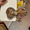 Presilha de Cabelo Ins Estilo Coreano Doce e Cool Cachorro Full Diamond Prata Resistente Design de Nicho Franja Lateral Grampo Bico de Pato para Mulheres