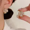 Brincos de tarracha com pérola e zircônia para mulheres, brincos com pino de prata 925, design de nicho, brincos de alta qualidade e elegantes, fornecimento de fábrica no atacado