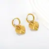 Conjunto de Joias de Fornecimento Direto de Comércio Exterior, Pingente de Flor Banhado a Ouro 18K Moderno e Elegante, Brincos Versáteis de Alta Qualidade para Mulheres