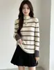 Novo suéter de malha com gola alta e meia, caimento justo, abotoado, para mulheres, design vintage com listras de cores contrastantes